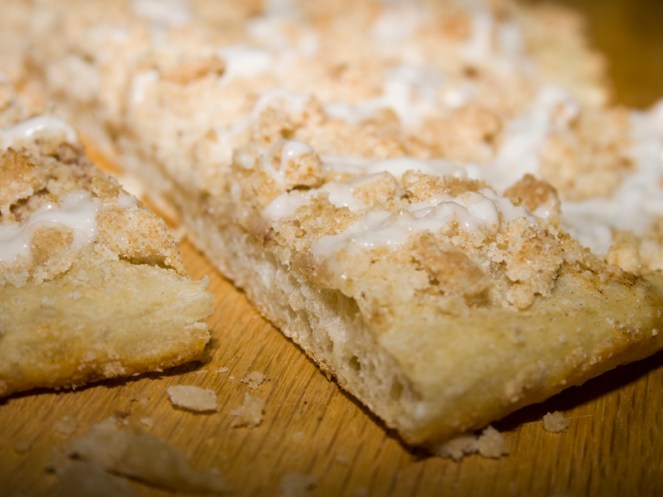 Godfather's Cinnamon Streusel Dessert Pizza 02