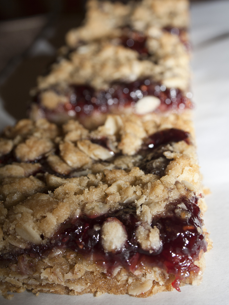 Raspberry Oatmeal Cookie Bars – Bakerlady